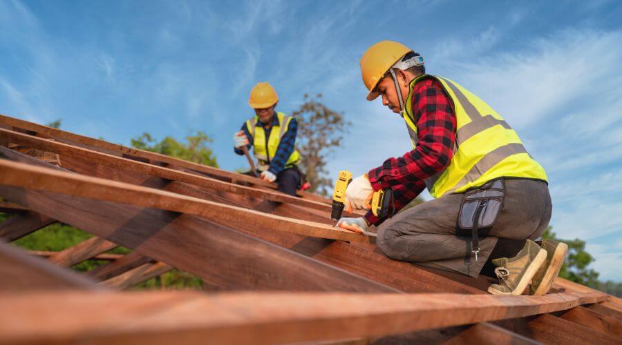 Professional Flat Roofing Installation services in Kincheloe, MI